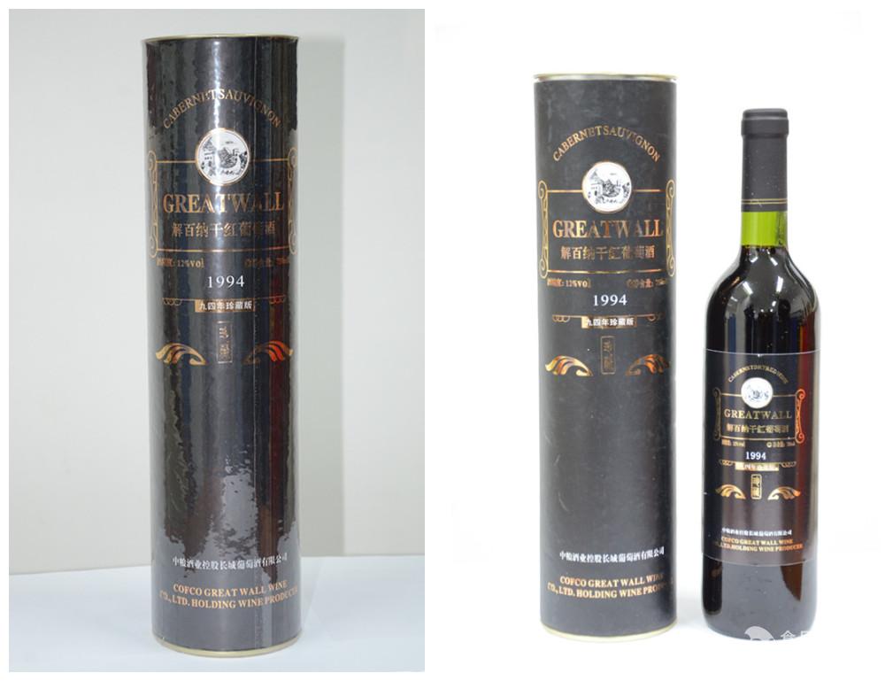 烟台长城葡萄酒价格 100%正品 烟台长城干红酒专卖 烟台长城葡萄酒价格 100%正品 烟台长城干红酒专卖 长城葡萄酒围绕北纬40度,拥有涵盖沙城、昌黎、蓬莱以及宁夏贺兰山、新疆天山五大产区,形成以长城桑干酒庄、长城华夏酒庄、中粮君顶酒庄等为代表的国内酒庄群;在海外,长城则成功收购了智利、法国的世界级知名酒庄,将全球优质资源纳入囊中。长城葡萄酒不仅生产出了中国第一瓶干红、干白和起泡葡萄酒,产品还相继在巴黎、布鲁塞尔、伦敦等多个国际专业评酒会上捧得最高奖,产销量和市场综合占有率连续多年位居同行业第一。30年