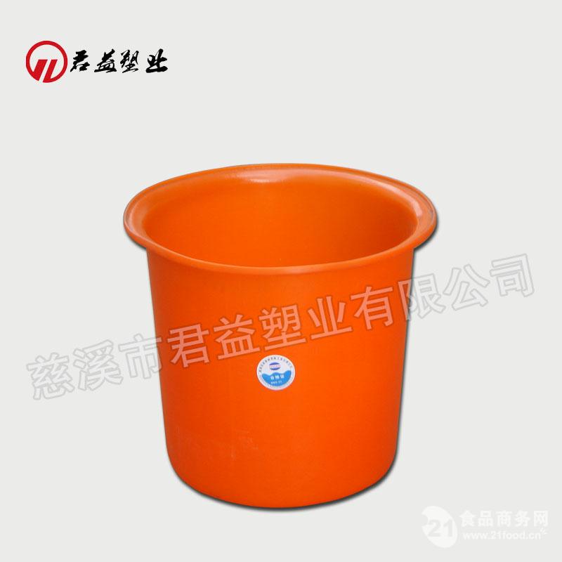 【材质】采用韩国进口100%全新食品级聚乙烯原料(LLDPE); 【工艺】经国外成熟的滚塑工艺一次完整成型; 【颜色】白,黄,橙,蓝,黑等多种颜色; 【特点】一次成型内外光滑,耐高温(80)、耐冷冻(-30),具有良好的卫生性与抗紫外线能,耐撞击、抗强震、不易老化、不长水藻、易清洗、防鼠、防白蚁、安装移动方便、安全卫生。 慈溪君益塑业专业生产各种型号、规格的PE塑料圆桶:型号有M-25;M-47;M-80;M-120L;M-200L;M-300;M-500L;M-600;M-1000L;M-1200;M